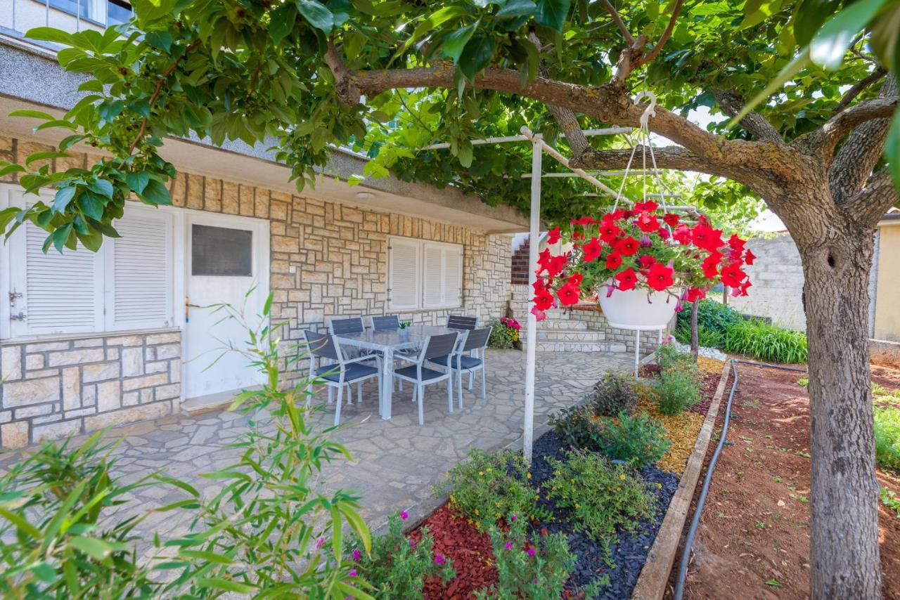 Apartment Tesic Close To The Sea With Shared 4Xbicycles Fažana Екстериор снимка