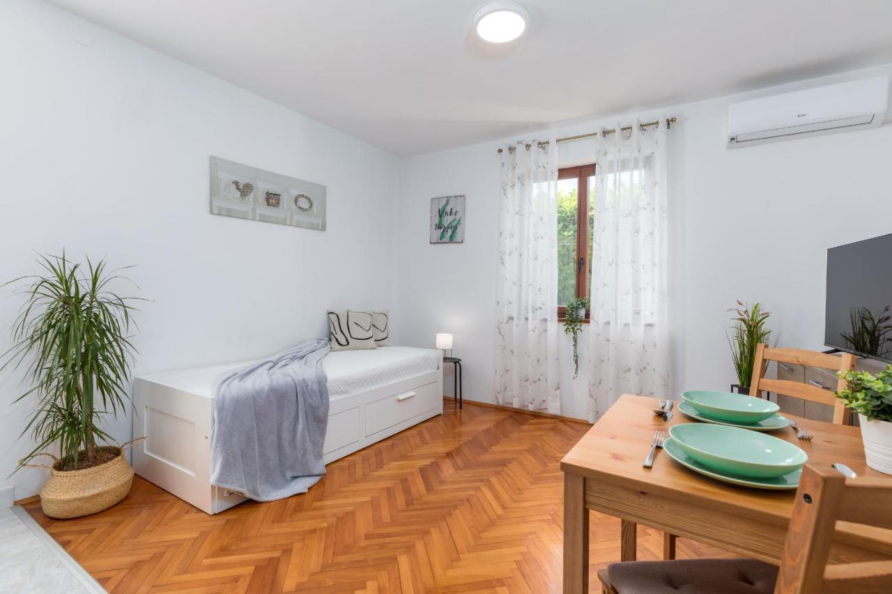 Apartment Tesic Close To The Sea With Shared 4Xbicycles Fažana Екстериор снимка