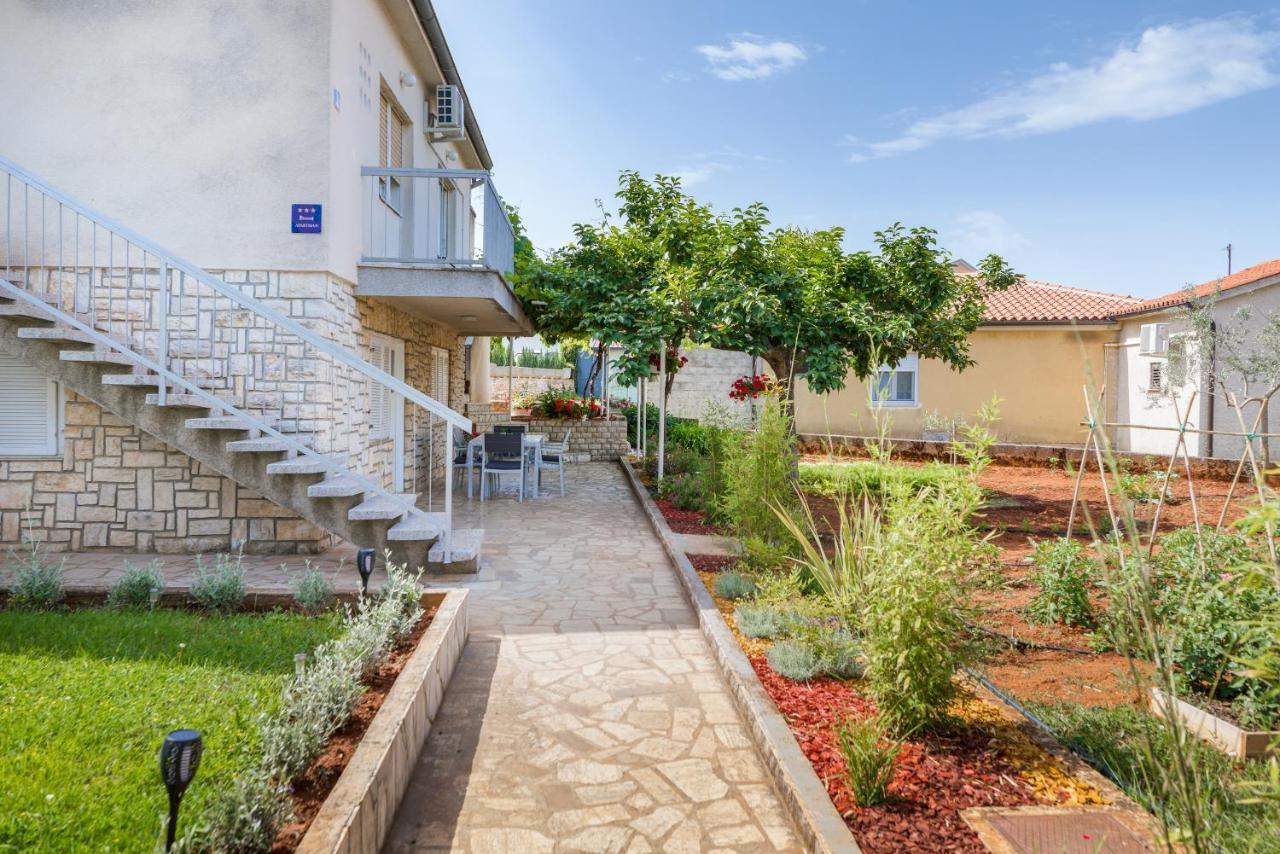 Apartment Tesic Close To The Sea With Shared 4Xbicycles Fažana Екстериор снимка