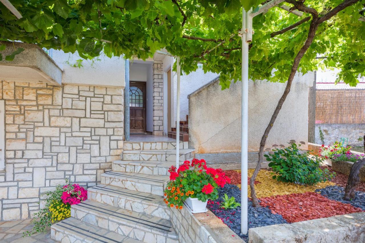 Apartment Tesic Close To The Sea With Shared 4Xbicycles Fažana Екстериор снимка